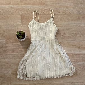 Open back white lace Forever 21 dress